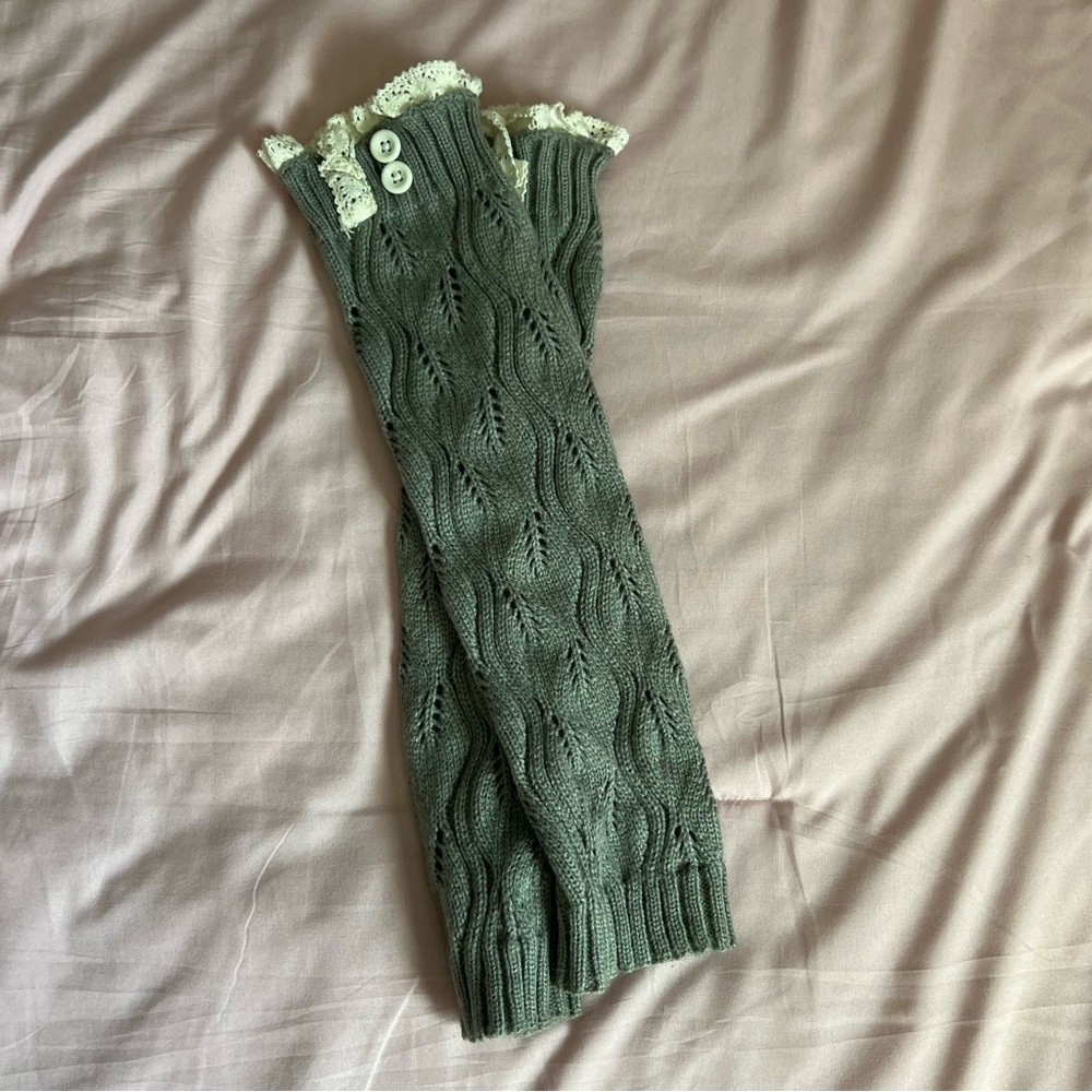 knitted leg/arm warmers 🤍 the perfect accessory!!